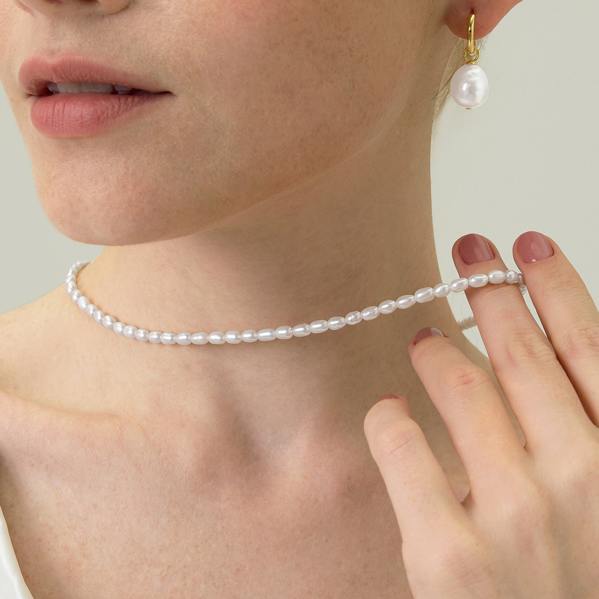 freshwater pearl necklace, pearl necklace for brides, wedding pearl necklace, white pearl, pearl choker necklace​, gold and pearl necklace​, white pearl necklace​, chunky pearl necklace, tiny pearl necklace, necklace pearl chain,
