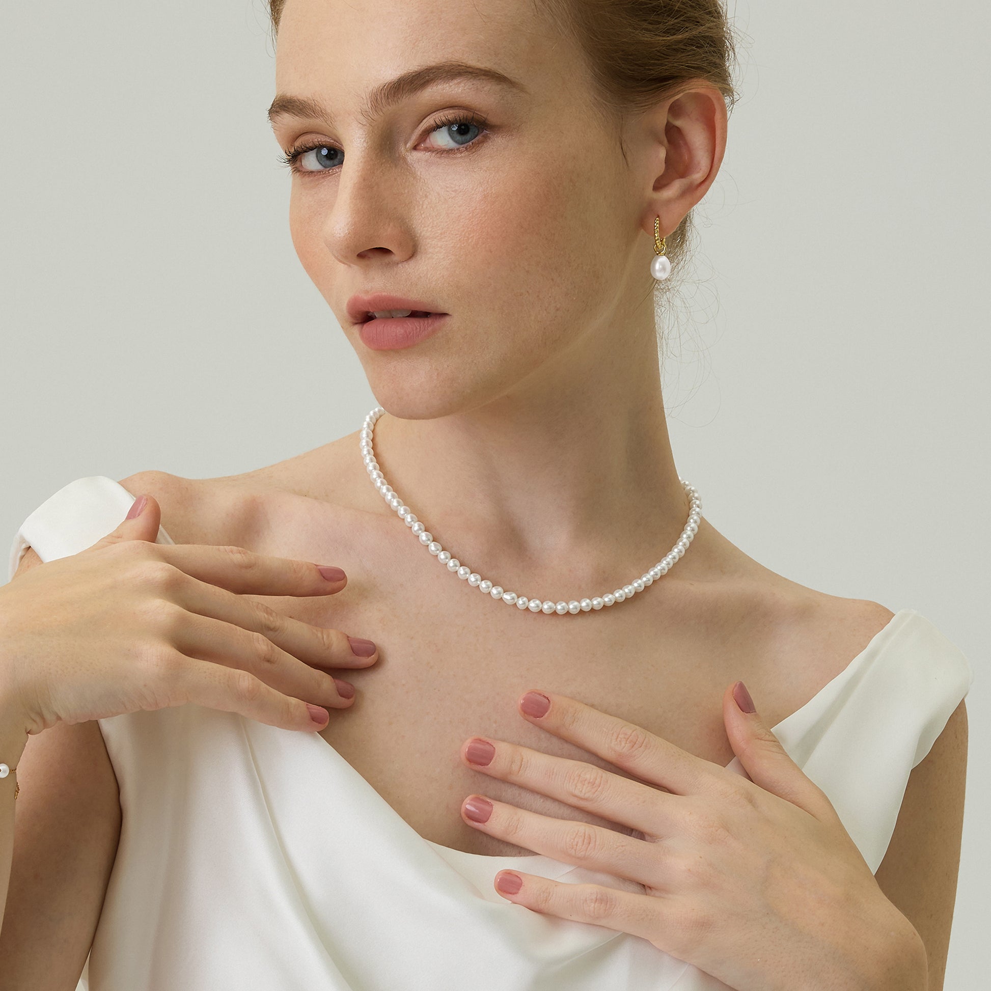 4-5.5mm white freshwater pearl necklace, pearl necklace, beaded choker, freshwater pearls, 14K Yellow gold plated brass pearls necklace, freshwater pearl necklace, pearl necklace for brides, wedding pearl necklace, white pearl, pearl choker necklace​, white pearl necklace​, chunky pearl necklace, round freshwater pearl necklace