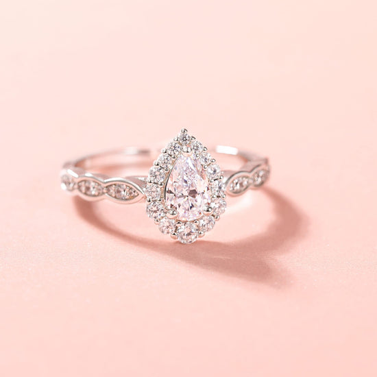 vintage engagement rings; stylish wedding rings; Eamti; teardrop ring; teardrop engagement ring; teardrop emerald ring ; teardrop wedding ring;